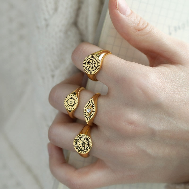 Men's patterned signet rings